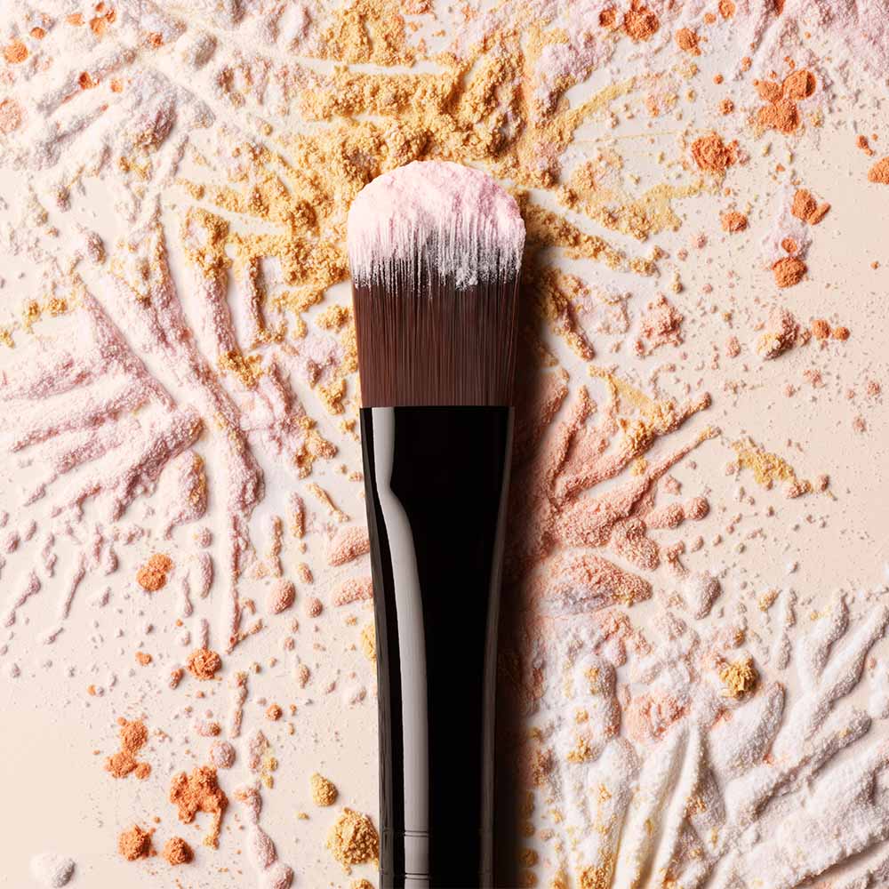 SECRET BRIGHTENING POWDER BRUSH (BROCHA PARA POLVO ILUMINADOR)